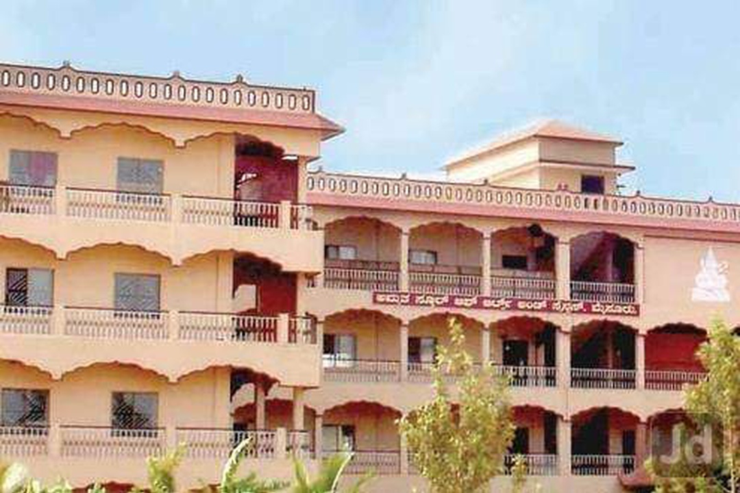 New Sri Shanthini College of Nursing
