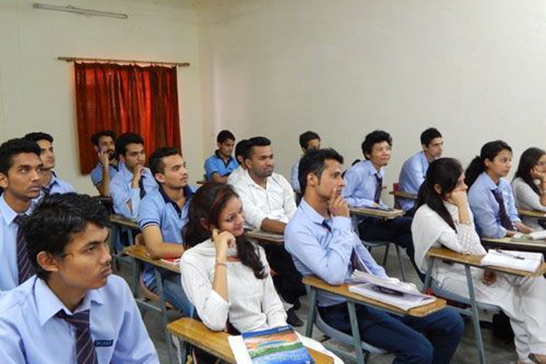 Dehradun Medical College Ragging Case :- बेल्ट और चप्पलों से पिटाई, दून मेडिकल कॉलेज रैगिंग केस में बड़ा फैसला, 9 छात्रों को निकाला गया, दो पर भारी जुर्माना !